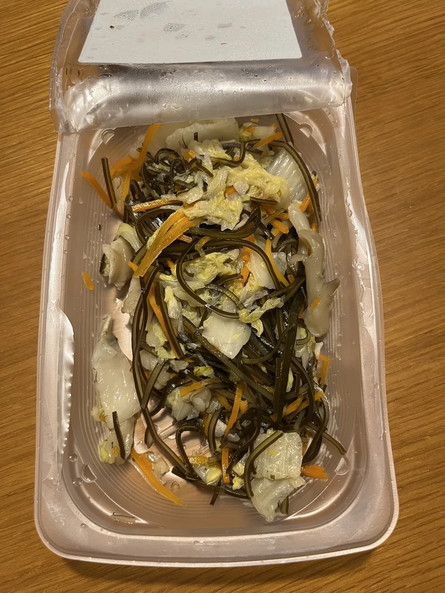 フタを開けた白菜と昆布のあっさり煮